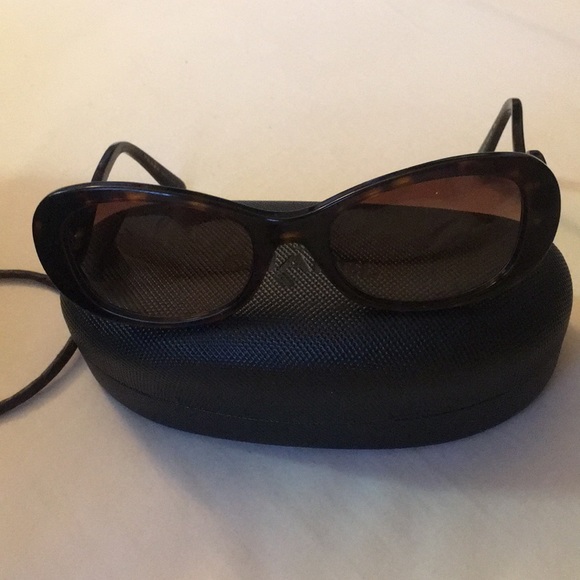 Prada sunglasses 2 . 180$ - Picture 5 of 5